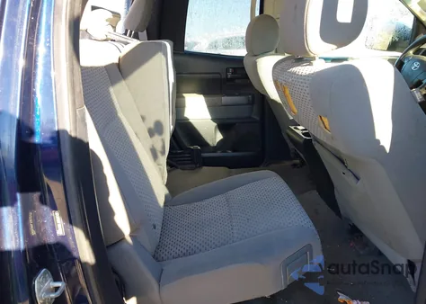 2010 Toyota Tundra Grade 5.7L V8 z USA, uszkodzony, nr VIN 5TFUY5F16AX102404